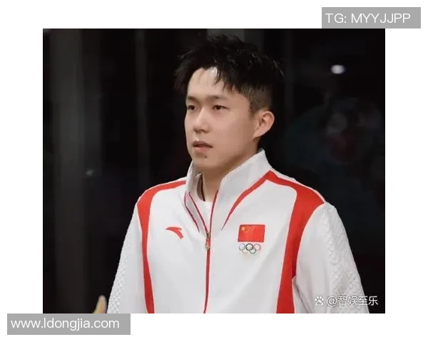 足球明星的儿子追星之路揭秘：偶像崇拜与父亲的光辉对比