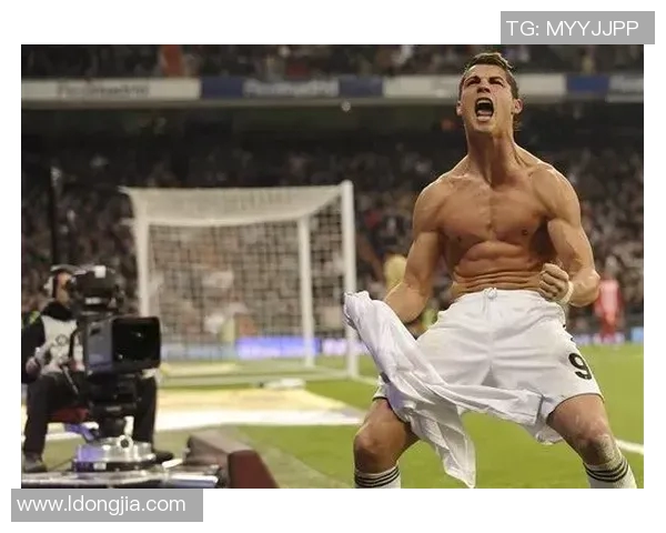 足球明星确诊新冠病毒后积极治疗成功自愈重返赛场展现强大意志力