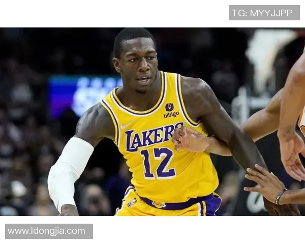 明星篮球高手盘点哪些明星在球场上技艺超群引人瞩目
